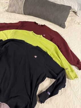 3 Champion Embroidered Small Logo Crewneck - Burgundy